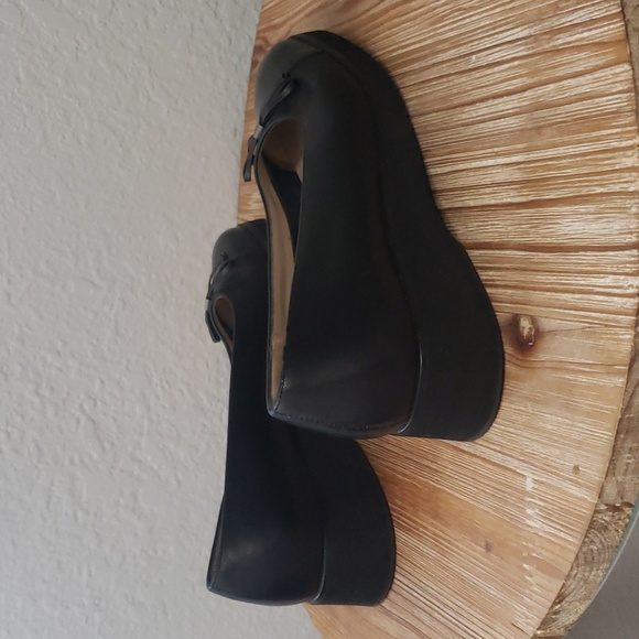 SALVATORE FERRAGAMO Classic Vara Black/Black Patent Bow Pump - Picture 6 of 12